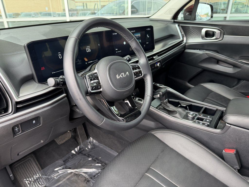 Used 2024 Kia Sorento S FWD image 31