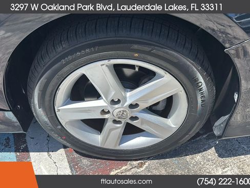 Used 2012 Toyota Camry SE w/ Leather Pkg FWD image 19