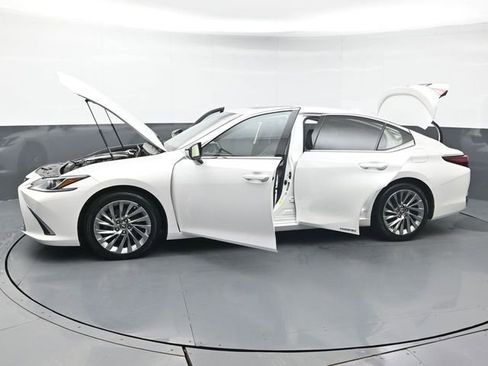 Used 2021 Lexus ES 300h w/ Accessory Package image 52