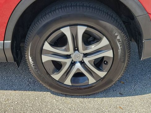 Used 2017 Toyota RAV4 LE image 5