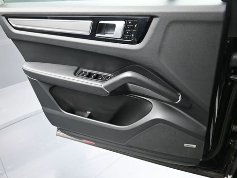 Used 2019 Porsche Cayenne image 21