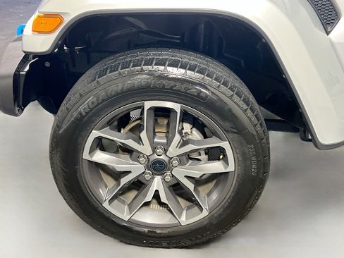 Used 2024 Jeep Wrangler Unlimited image 13