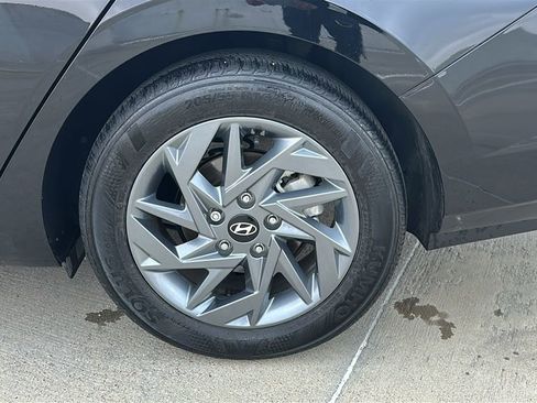 Certified 2024 Hyundai Elantra SEL image 17