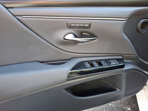 Certified 2023 Lexus ES 350 w/ Premium Package image 13