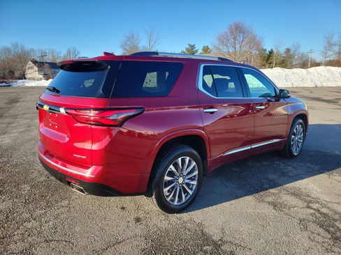Certified 2023 Chevrolet Traverse Premier w/ LPO, Floor Liner Package image 5