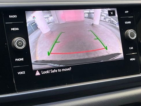 Certified 2022 Volkswagen Taos SE w/ Panoramic Sunroof Package image 28