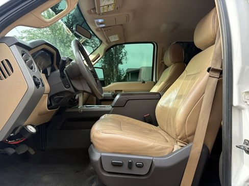 Used 2014 Ford F250 Lariat w/ Lariat Interior Package image 8