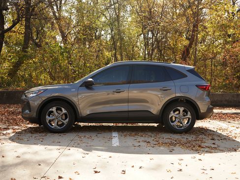 Used 2025 Ford Escape ST-Line image 6