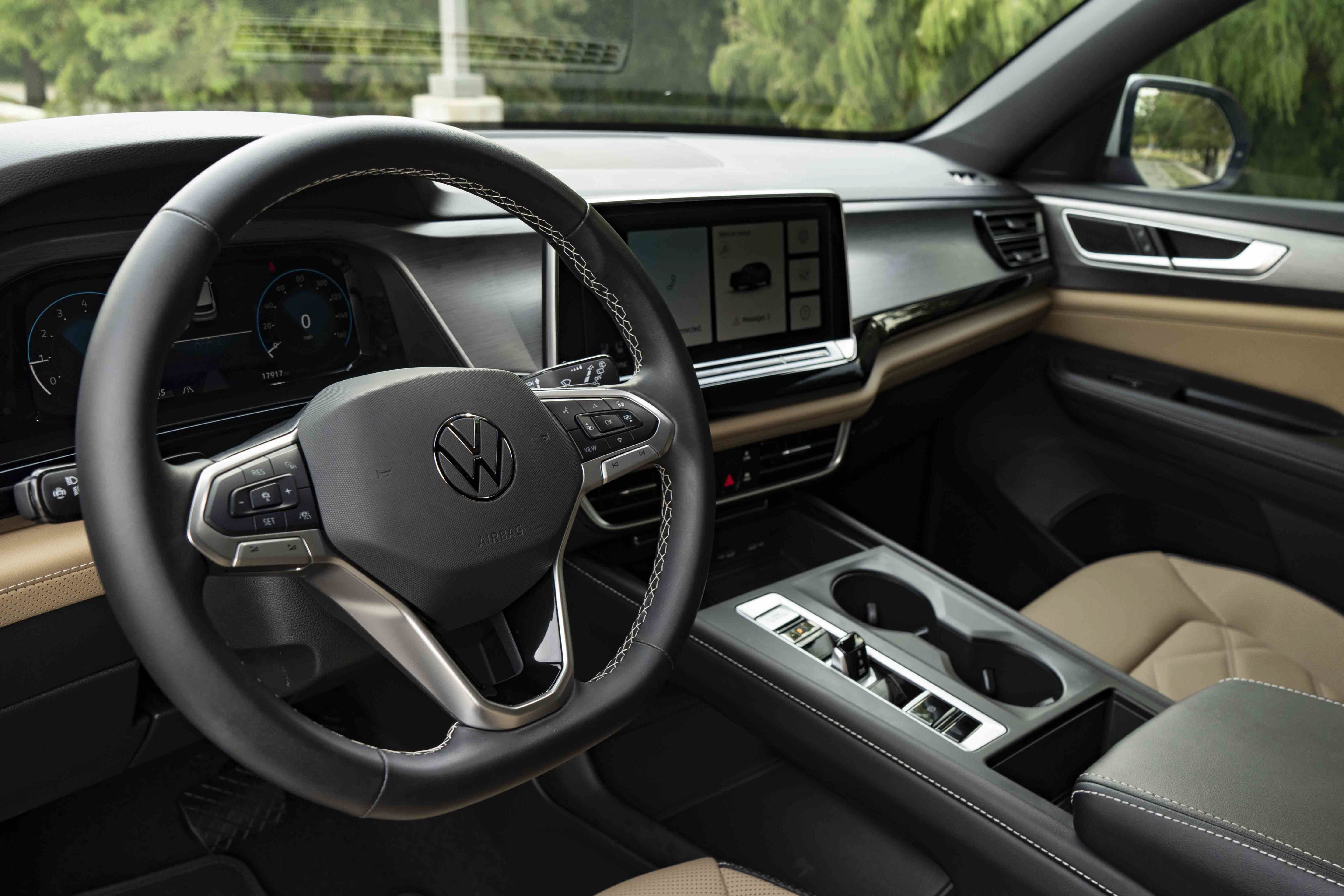 Certified 2024 Volkswagen Atlas Cross Sport SE FWD image 13