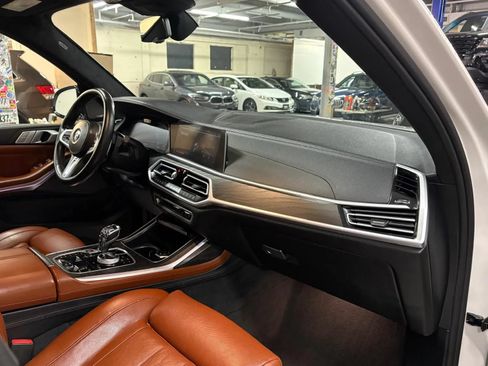 Used 2021 BMW X7 M50i AWD/4WD image 19