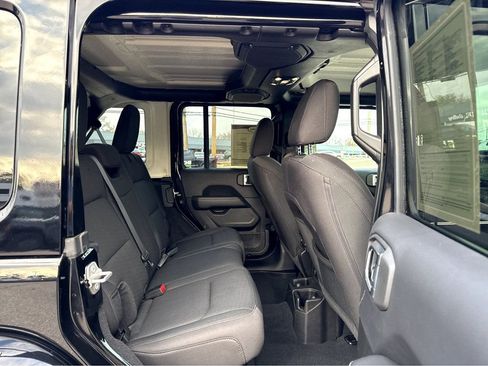 Certified 2022 Jeep Wrangler Unlimited Sahara w/ LED Lighting Group image 9