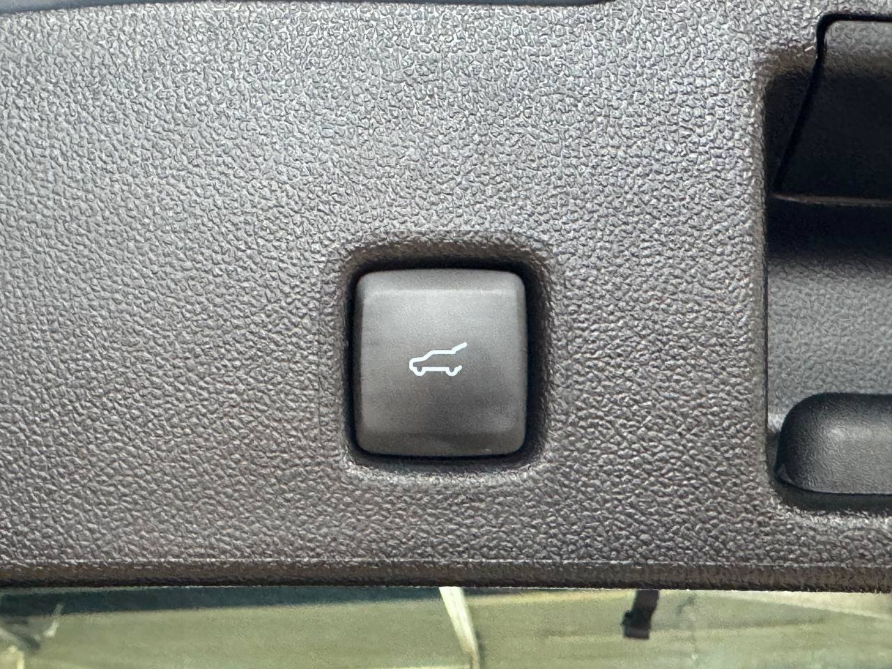 Used 2025 Ford Escape Active w/ Active Premium Tech Pack FWD image 36