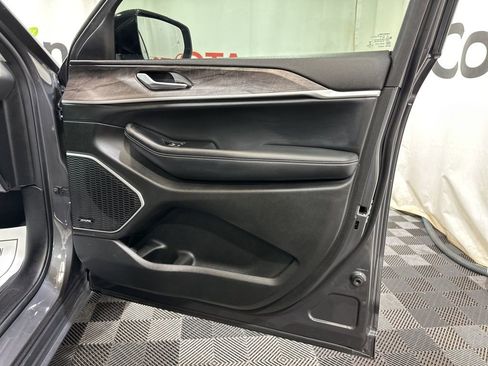 Used 2022 Jeep Grand Cherokee Limited 4xe image 10