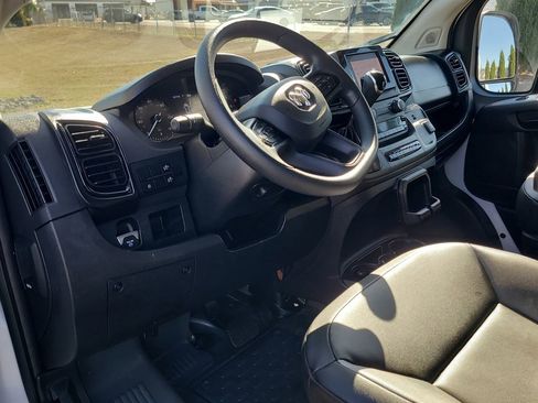 Used 2025 RAM ProMaster 2500 w/ Convenience Group image 15