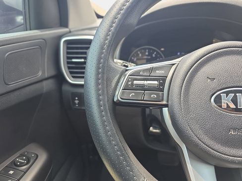 Used 2022 Kia Sportage LX AWD/4WD image 16