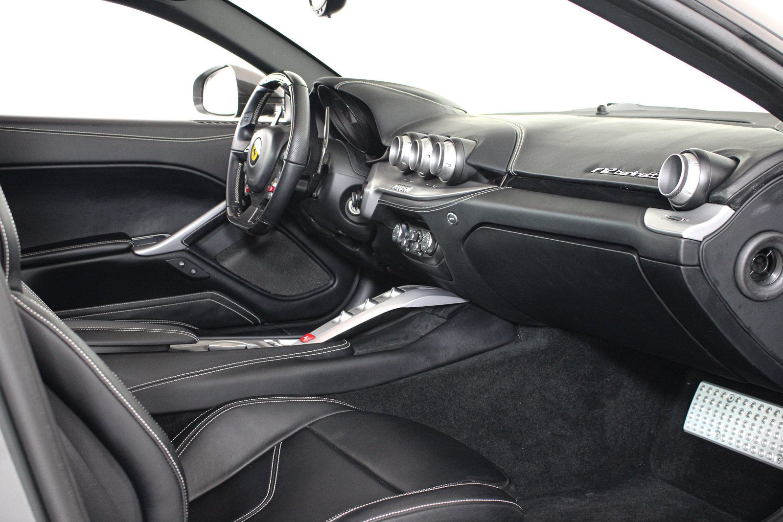 Used 2015 Ferrari F12 Berlinetta RWD image 30