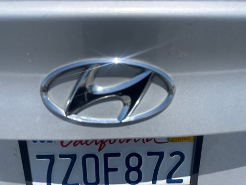 Used 2017 Hyundai Elantra SE FWD image 14