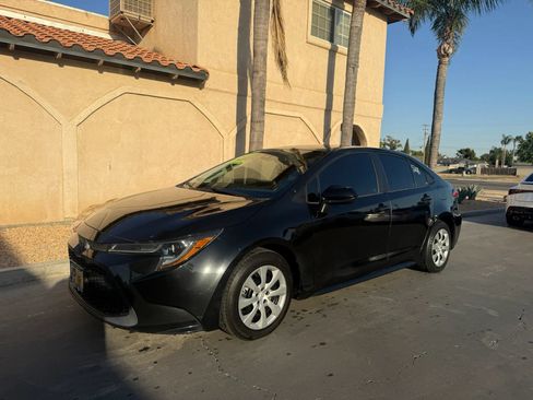 Used 2021 Toyota Corolla LE FWD image 1