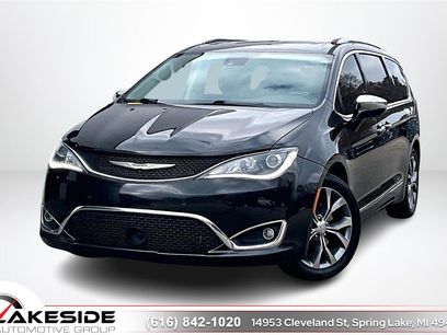 Used 2019 Chrysler Pacifica Limited w/ Tire & Wheel Group