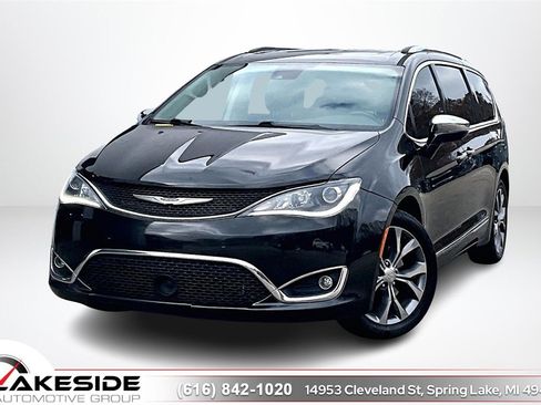 Used 2019 Chrysler Pacifica Limited w/ Tire & Wheel Group image 1