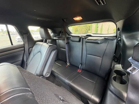 Used 2025 Toyota Highlander XSE AWD/4WD image 30