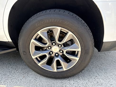 Used 2022 Chevrolet Tahoe LT w/ Luxury Package RWD image 19
