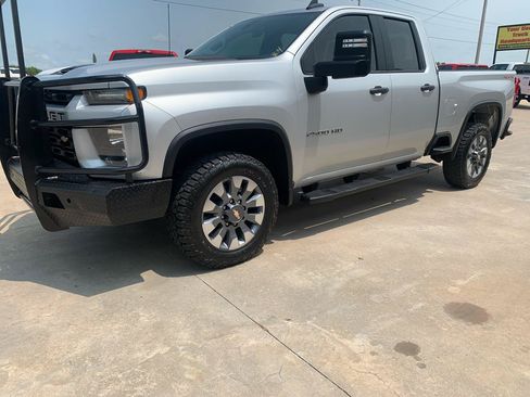 Used 2022 Chevrolet Silverado 2500 Custom w/ Custom Value Package AWD/4WD image 3