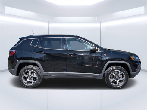 Used 2022 Jeep Compass Trailhawk image 2