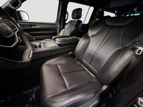 Used 2024 Jeep Wagoneer Series III image 11