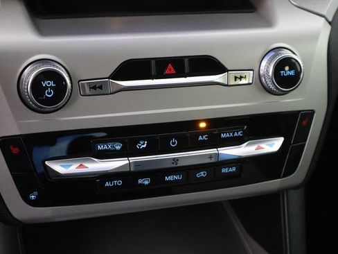 Used 2022 Ford Explorer XLT w/ Equipment Group 202A image 30