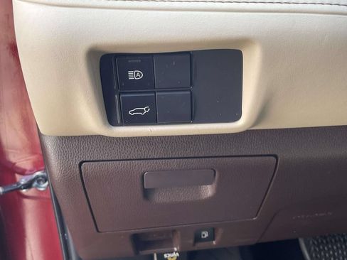 Used 2021 Toyota Highlander XLE AWD/4WD image 22