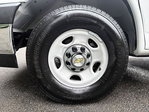 Used 2025 Chevrolet Express 3500 LT w/ LT Preferred Equipment Group RWD image 8