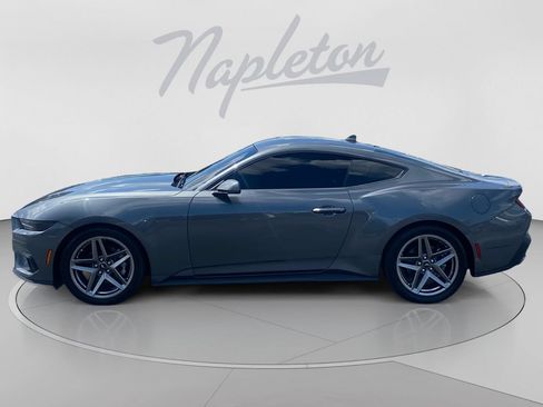 Used 2025 Ford Mustang Coupe RWD image 2