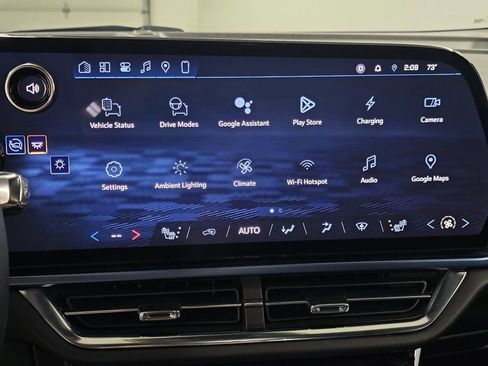Used 2025 Chevrolet Equinox EV LT w/ Convenience Package FWD image 18