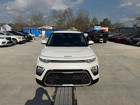 Used 2022 Kia Soul LX w/ Technology Package FWD image 2