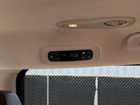 Used 2024 Chrysler Pacifica Touring-L FWD image 23