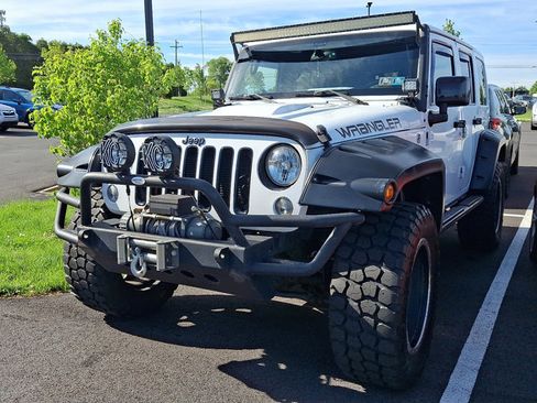 Used 2015 Jeep Wrangler Unlimited Sahara AWD/4WD image 3