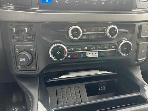 Used 2025 Ford F250 Platinum AWD/4WD image 28