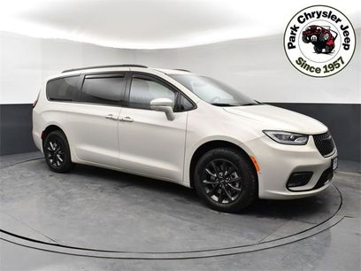 Used 2021 Chrysler Pacifica Touring-L w/ Premium & Safety Sphere Group