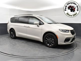 Used 2021 Chrysler Pacifica Touring-L w/ Premium & Safety Sphere Group video 1