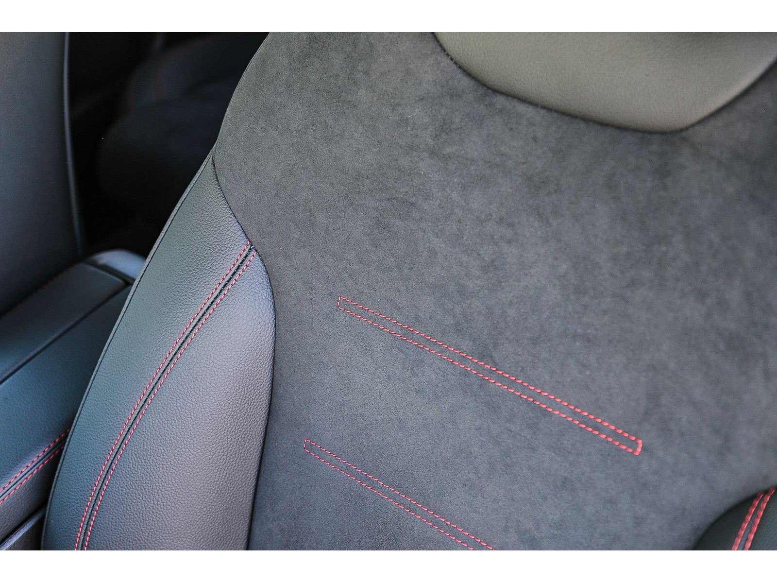 Used 2024 Mercedes-Benz EQB 300 4MATIC image 23