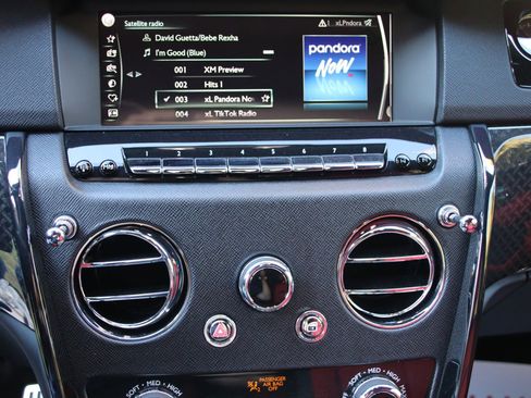 Used 2023 Rolls-Royce Cullinan Black Badge w/ Driver's Package image 12