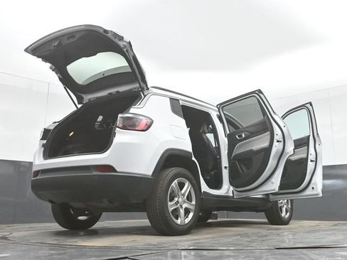 Used 2023 Jeep Compass Latitude AWD/4WD image 52