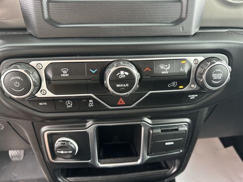 Used 2022 Jeep Gladiator Sport AWD/4WD image 26
