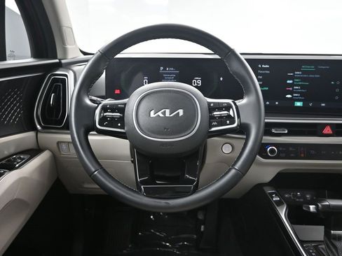 Certified 2025 Kia Sorento EX w/ Panoramic Sunroof Package image 35