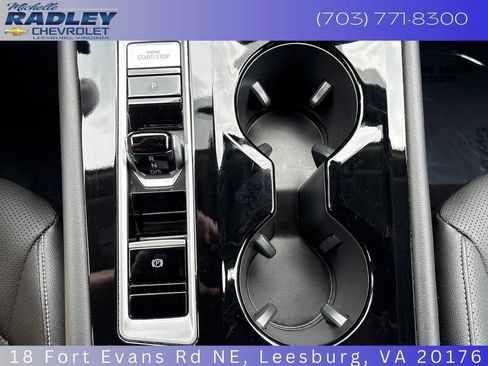 Used 2025 Volkswagen Atlas SE AWD/4WD image 19