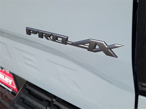 Certified 2022 Nissan Frontier PRO-4X w/ Off-Road Protection Package image 12