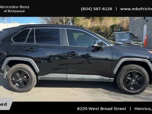 Used 2020 Toyota RAV4 XLE image 3