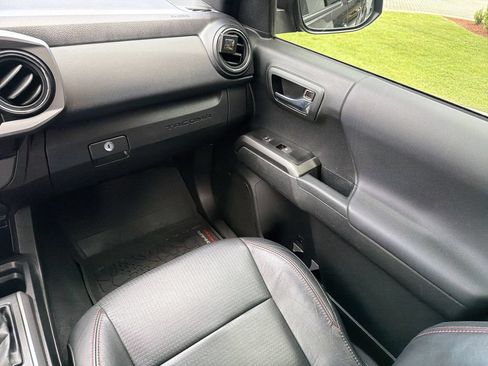 Used 2022 Toyota Tacoma TRD Pro AWD/4WD image 23