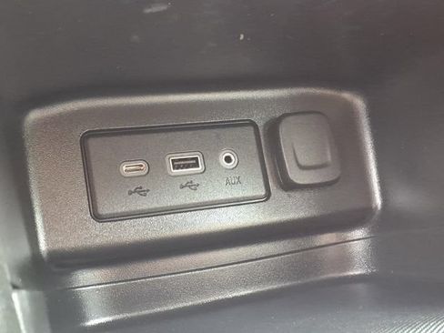 Used 2023 Chevrolet Equinox LT FWD image 23
